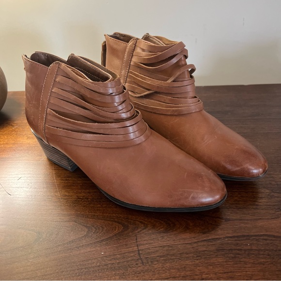 Clarks Almond Toe Cognac Ankle Leather Booties - Picture 1 of 5
